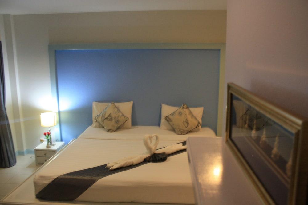 Phuket Racha Kata Homestay Екстер'єр фото
