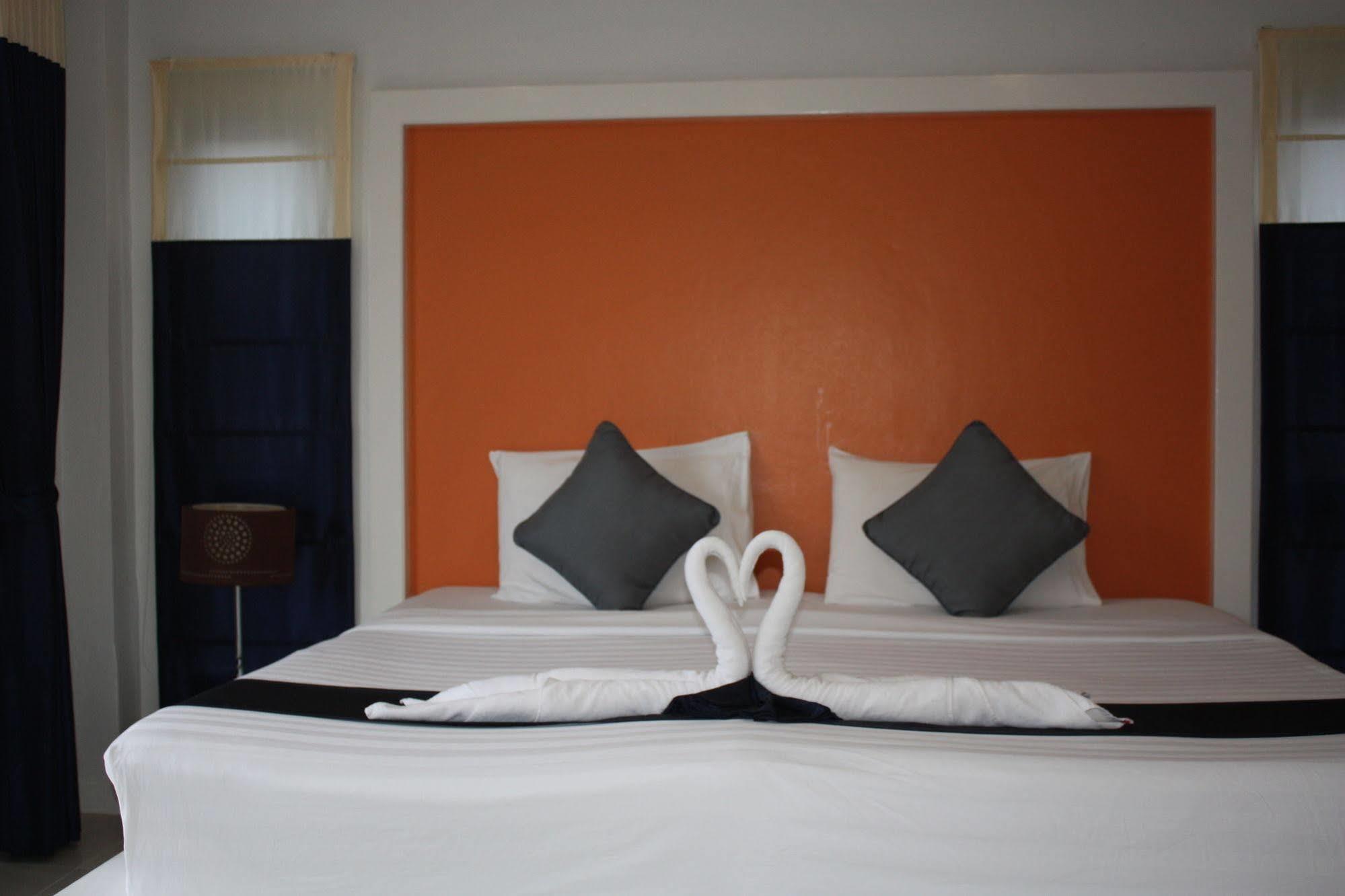 Phuket Racha Kata Homestay Екстер'єр фото